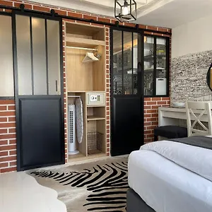 https://studio-beaubourg-marais.fr-paris.fr